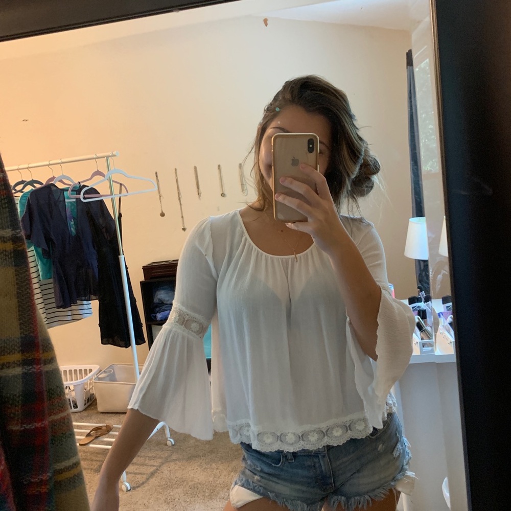 Flow Lace Hollister top